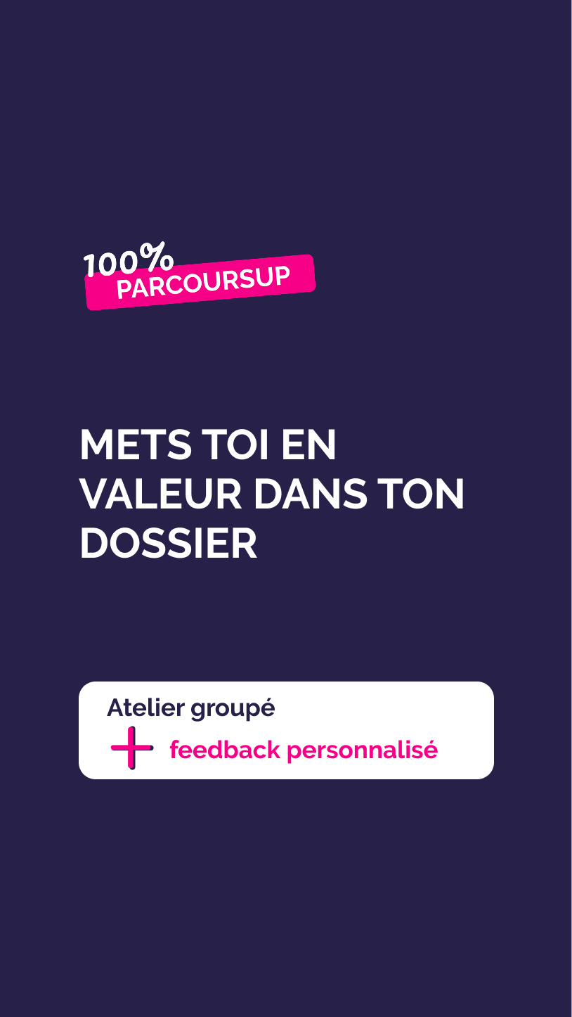 Jeune ados qui feuillette ses carnet de l'atelier Yukan